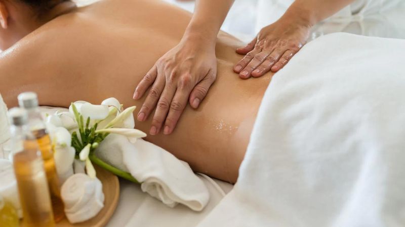 9 Benefits of Aromatherapy Massage for Stress Relief